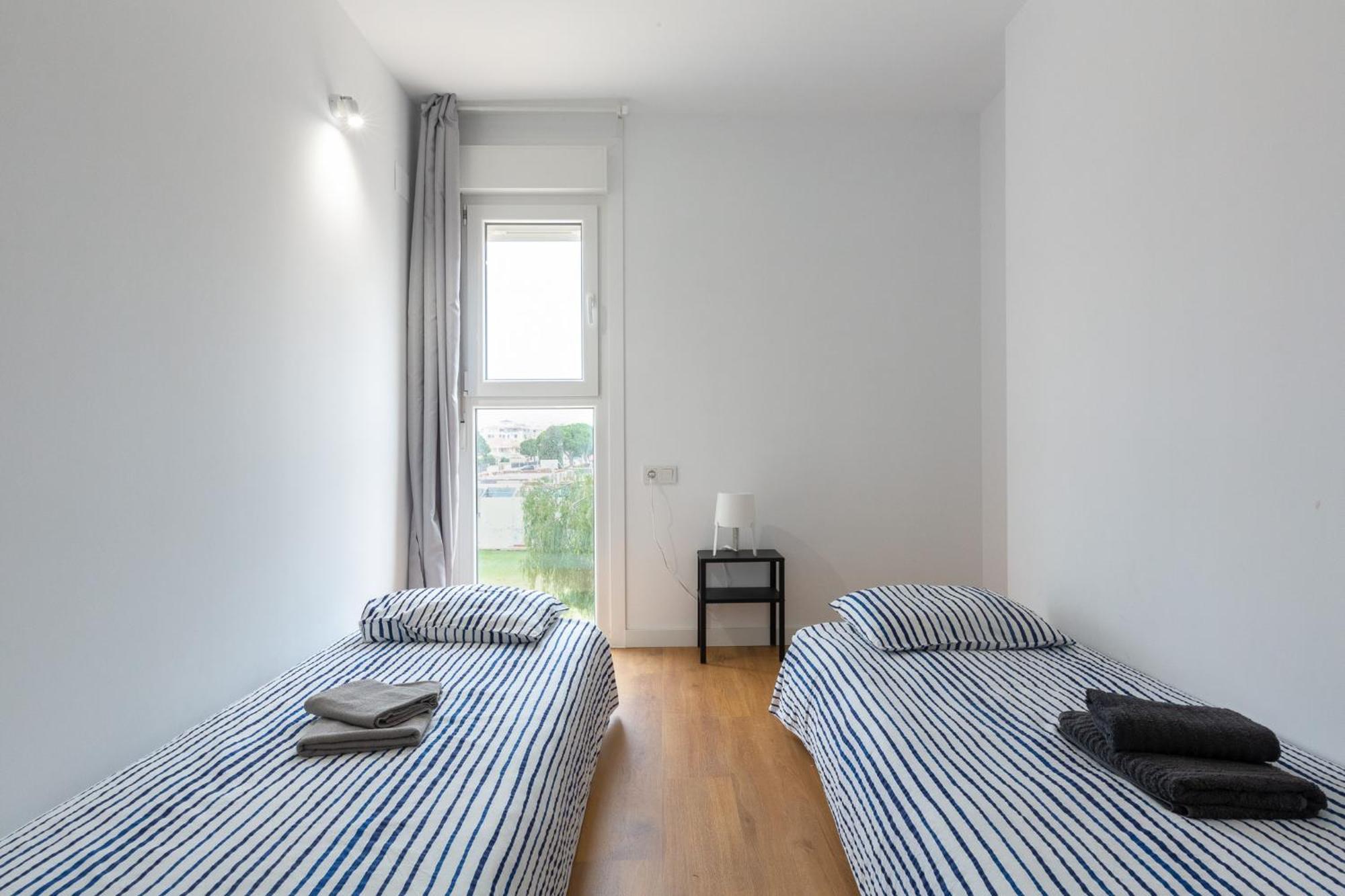 Apartamentos En Canet Al Mar, Junto Playa Y Con Piscina Canet d'En Berenguer Bagian luar foto